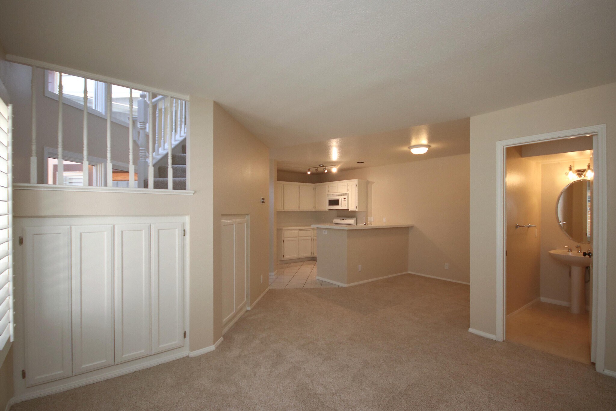 Building Photo - 1074 Rocton Dr