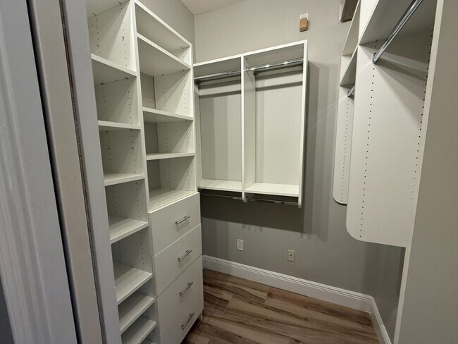 Building Photo - 6331 Yellow Wood Pl