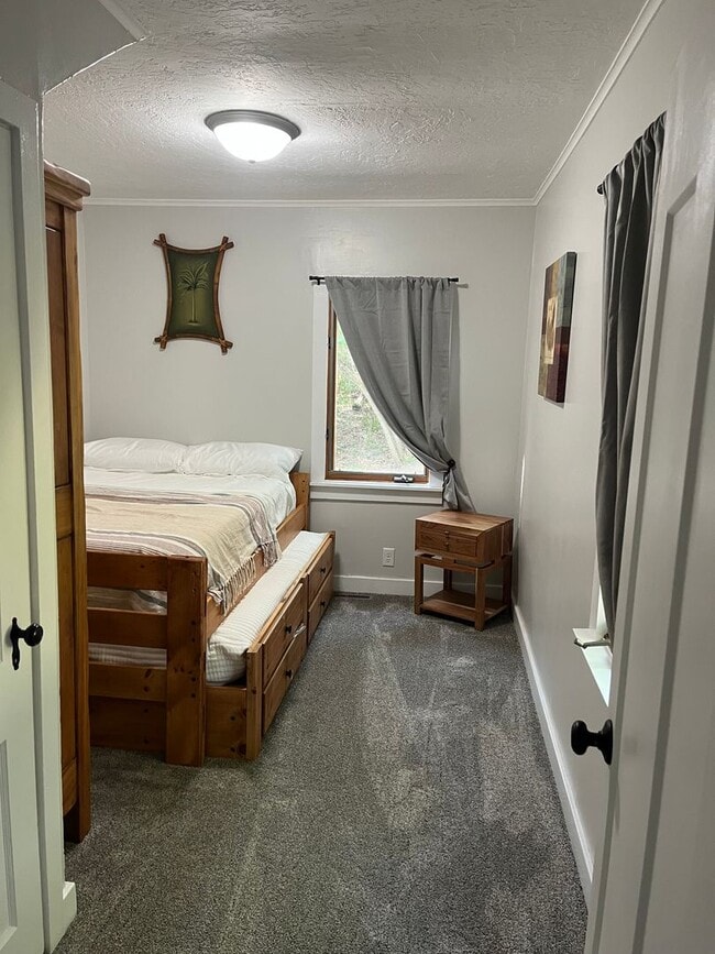Building Photo - 2-Bedroom, 1-Bathroom Home for Rent
