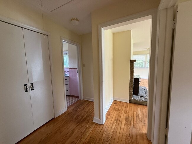 Building Photo - 3 Bedroom / 1.5 Bath Brick Home Kingsport TN