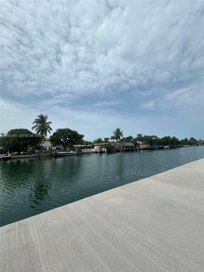 Building Photo - 1945 Calais Dr