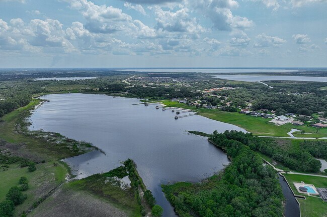 Building Photo - Beautiful 3/3 Pool Home in Gated Community W/ Lake Access