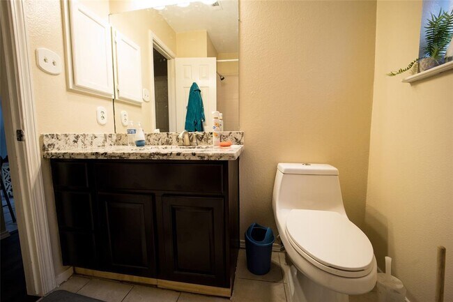Building Photo - 6403 Garden Canyon Dr