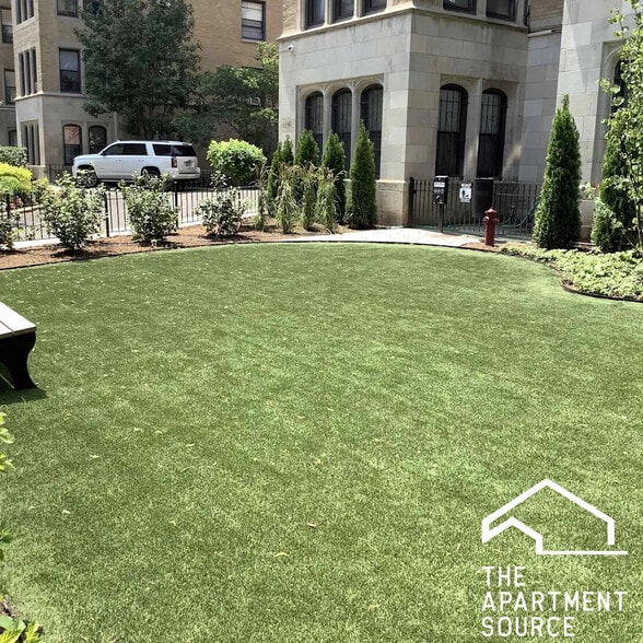 Building Photo - 4242 N Sheridan Rd