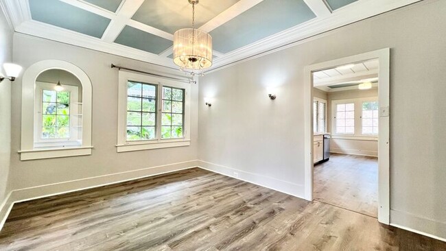 Building Photo - 2504 Rainbow Dr