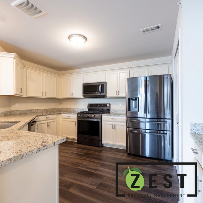 Building Photo - Amazing 3Bedroom 2 Baths