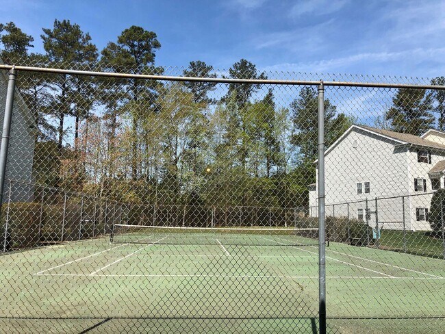 Building Photo - Fantastic Location! Chapel Hill 2 Bedroom ...