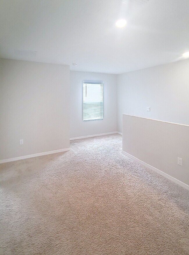 Building Photo - 12937 Camarillo Pl