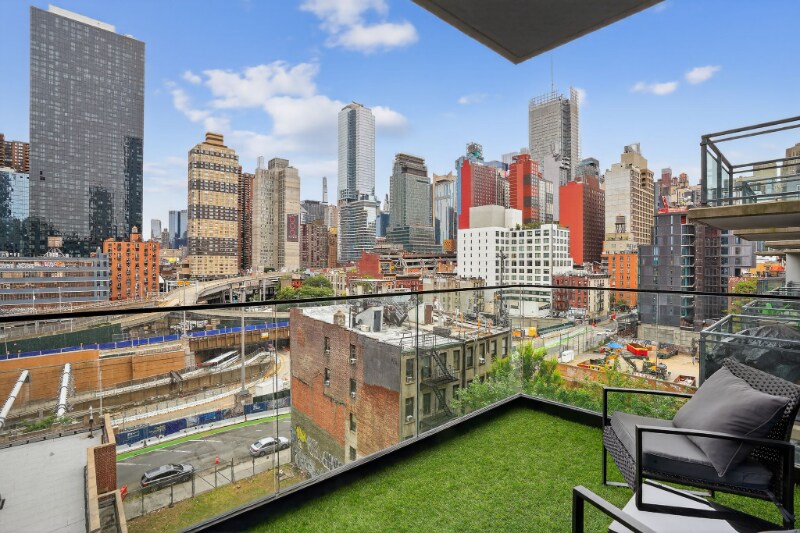 Building Photo - 441 W 37th St