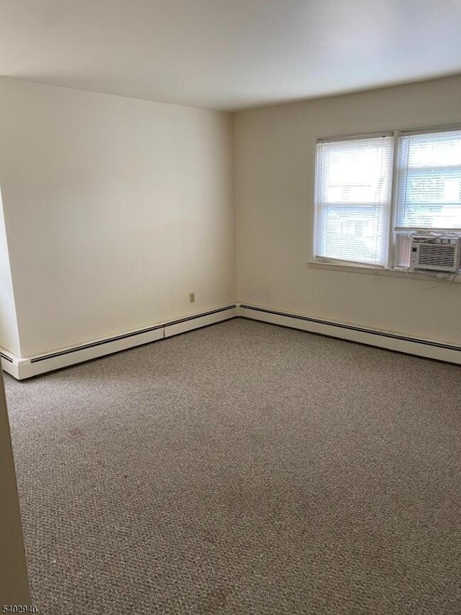 Building Photo - 172 Kanouse St