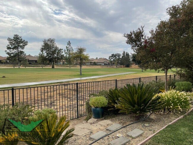 Building Photo - Executive Home in Gated Community Wildwings