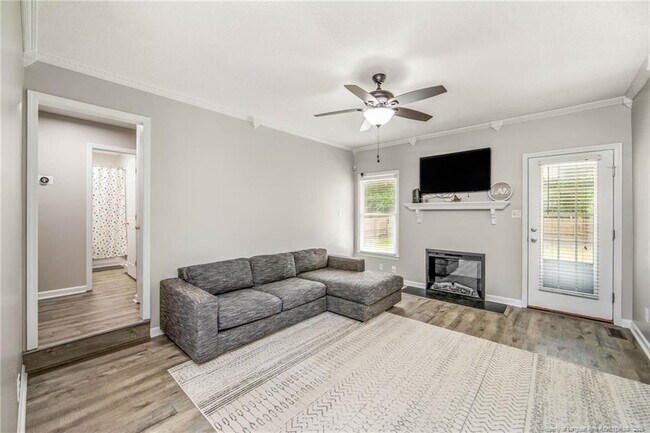 Building Photo - 2713 Leabrook Dr