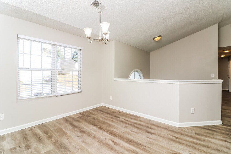 Building Photo - 205 Ashland Manor Dr