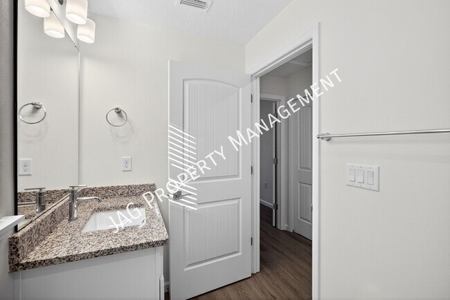 Building Photo - 1401 Degroodt Rd SW