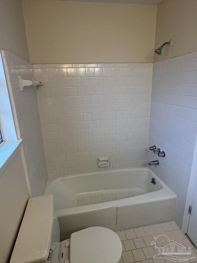 Building Photo - 4050 Claiborne Cir