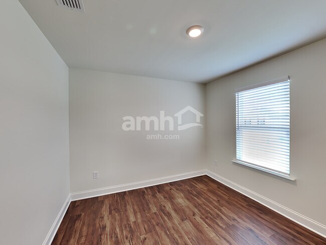Building Photo - 824 Headland Wy