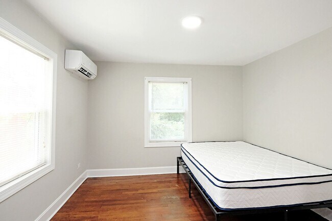 Building Photo - Updated, Pet-Friendly Fry's Spring Duplex - Grad Students Are Welcome!