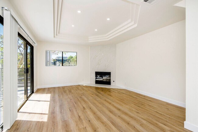 Building Photo - 2500 Abbot Kinney Blvd