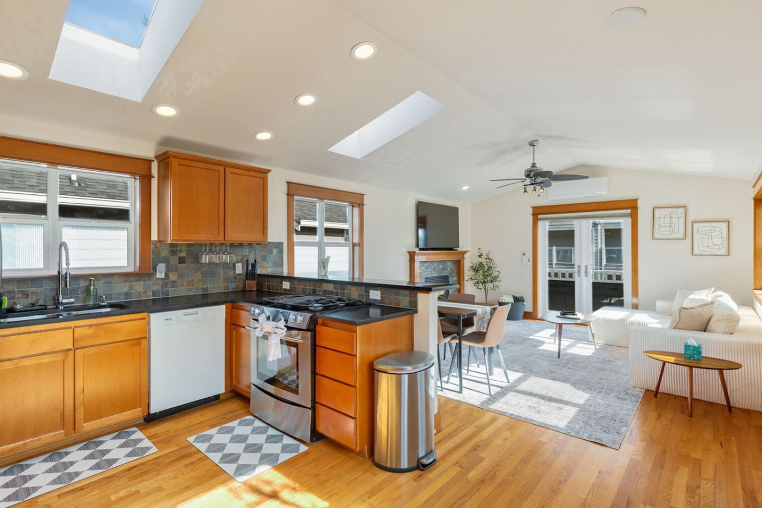 Building Photo - 3006 SW Hinds St