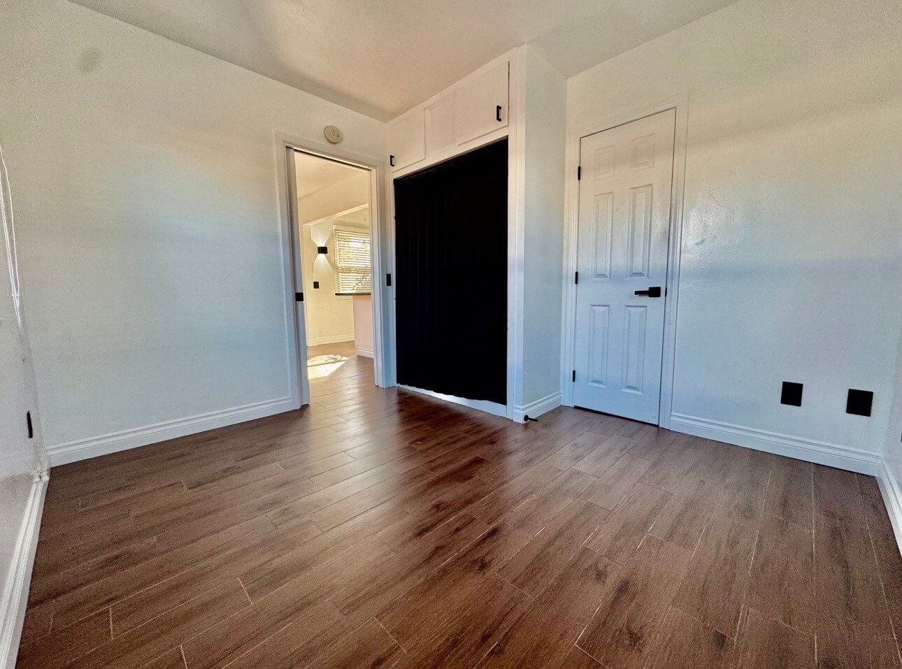 Building Photo - 919 E Grand Ave