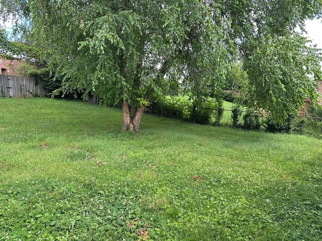 Building Photo - COMING SOON! Beautiful House in Tates Creek! 3 BR, 2.5 Baths, Finished Basement & Garage