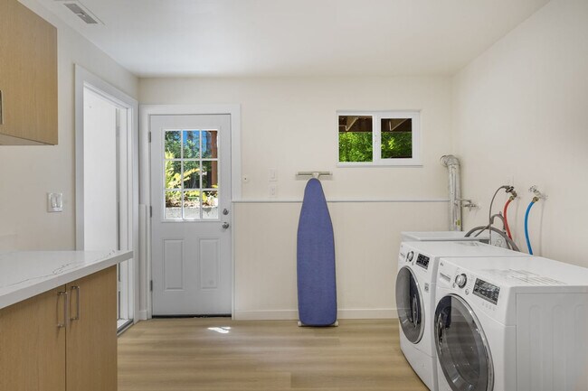 Building Photo - 12527 SE 52nd St