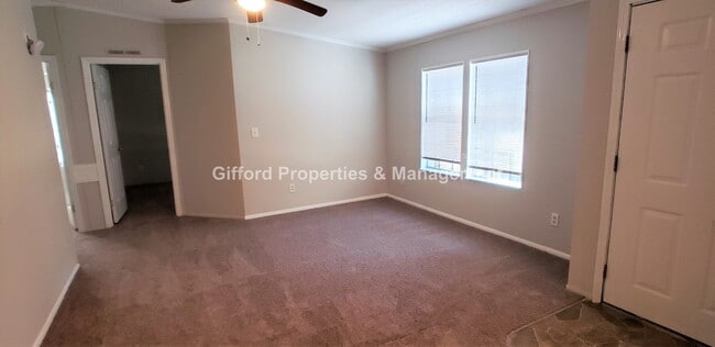 Building Photo - 3BR/2BA Home Conveniently Located By NAS JAX