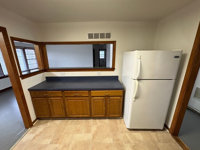 Building Photo - Lovely & Spacious 4-Bed, 2-Bath Single-Family Home Near Everything You Need