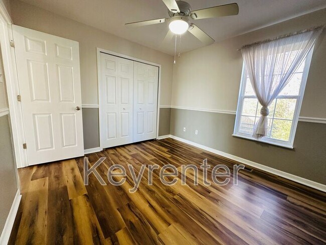 Building Photo - 10809 Topview Ln