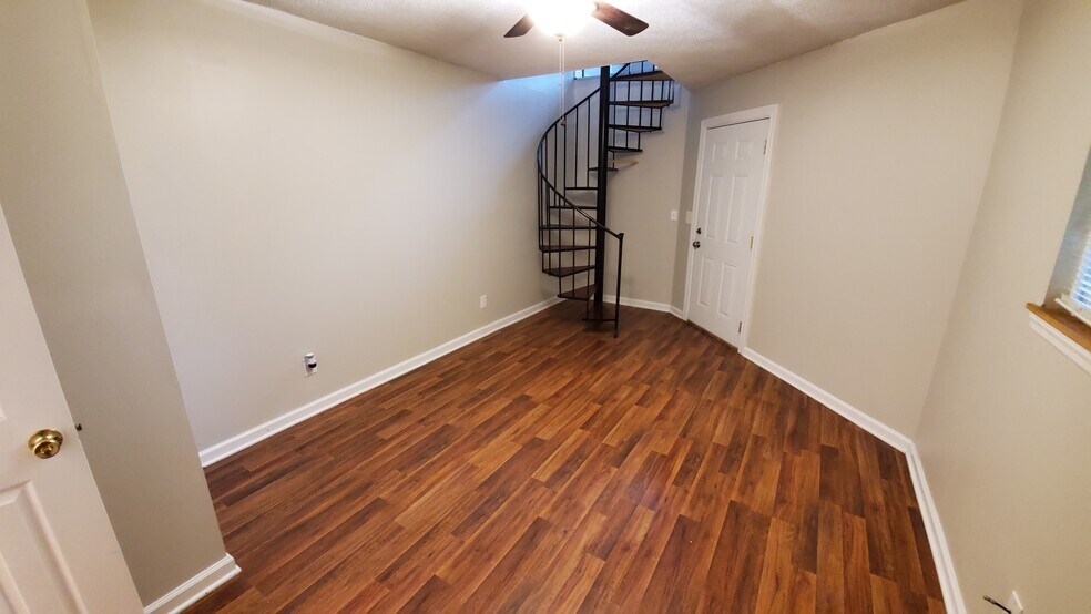 Building Photo - 735 Germantown Cir