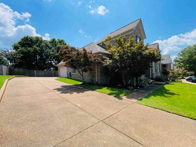 Building Photo - 9351 Lake Bridge Dr
