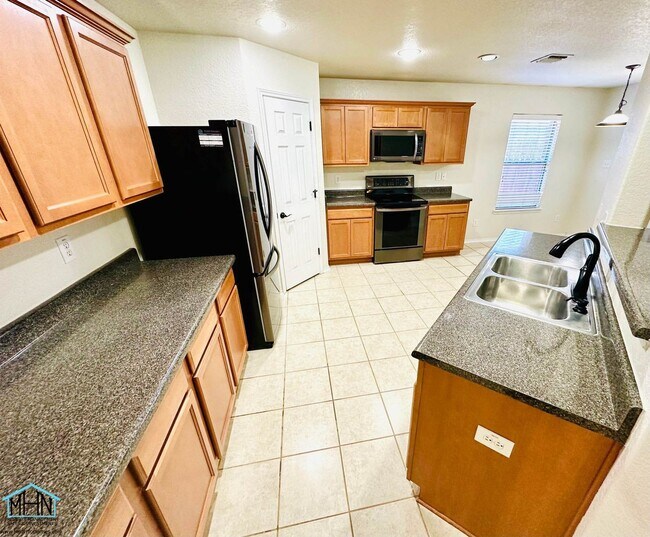 Building Photo - Spacious and Well Designed 3 Bedroom 2.5 B...