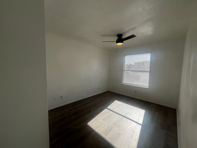 Building Photo - Updated 2 bedroom in Rio Rancho