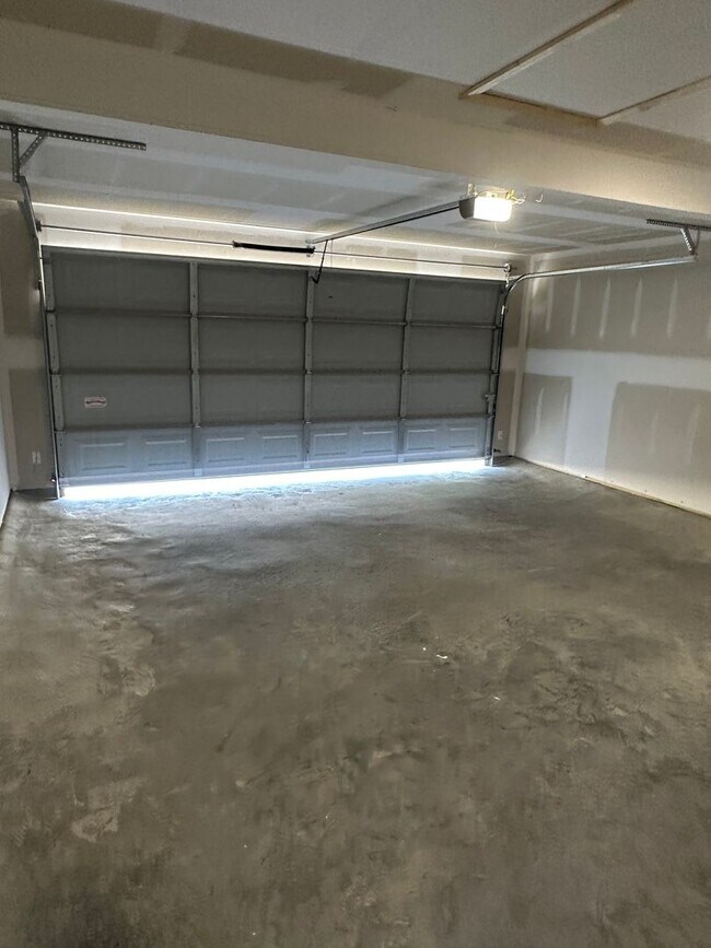 Building Photo - Pre-Leasing Available — Spacious 4-Bedroom, 2-Bath Home in Benton | Coming Soon!