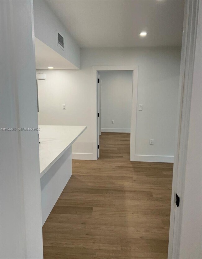 Building Photo - 16349 Ravenwood Pl