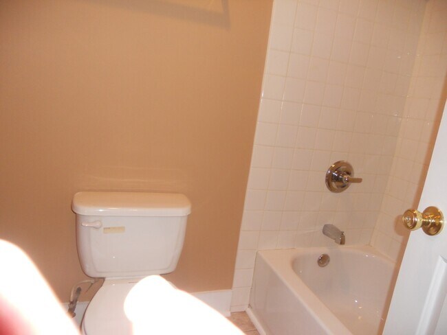 Building Photo - 118 Golf Club Ln