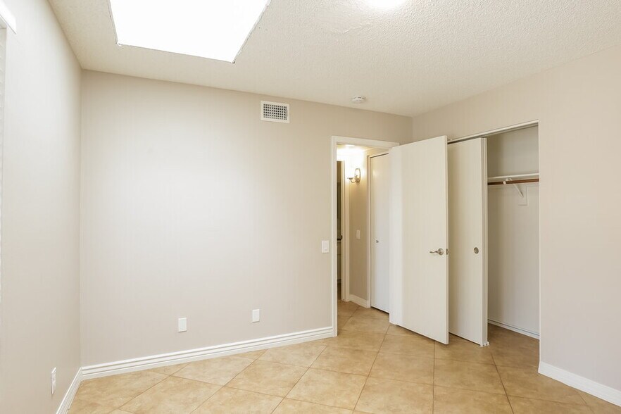 Building Photo - 7030 S 42nd St