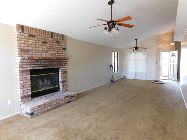 Building Photo - 21253 Windsong St