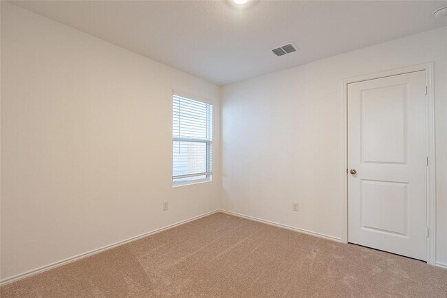 Building Photo - 240 Sambre St