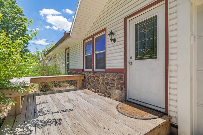 Building Photo - Ridgecrest