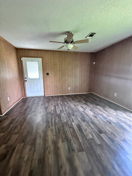 Building Photo - 3066 Tyler Rd