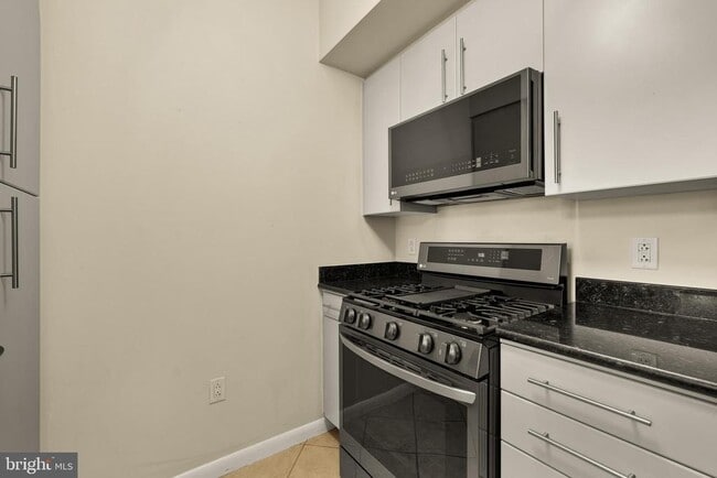 Building Photo - 1021 N Garfield St