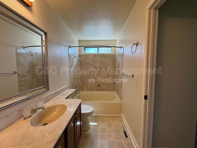 Building Photo - 1663 Calle Ranchero Dr