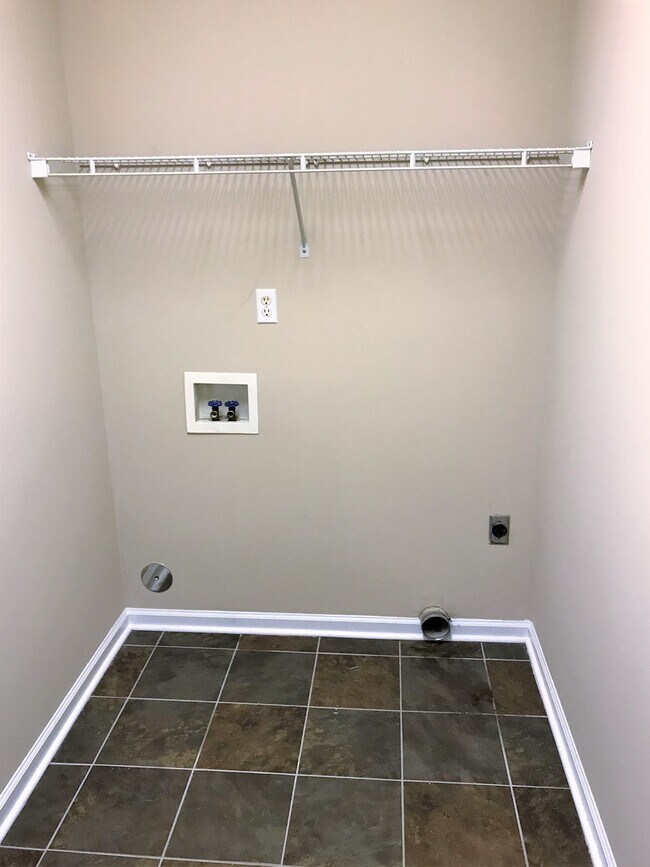 Building Photo - One Level Living! Updated 3BR / 2BA in Pri...