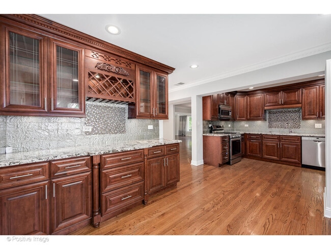 Building Photo - 335 Brookside Ln