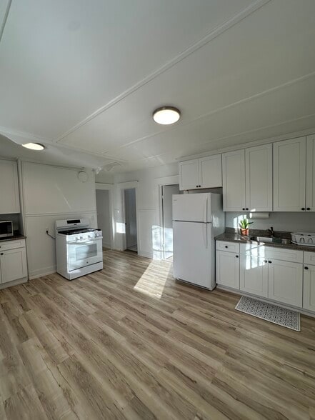 Building Photo - 12 Margerie St