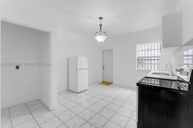 Building Photo - 5629 SW 7th St
