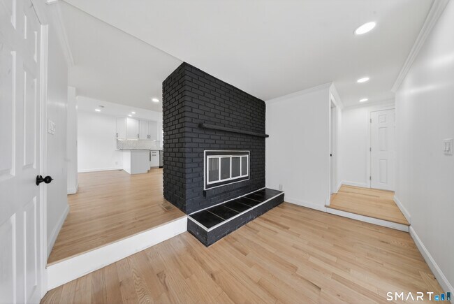 Building Photo - 207 Hillcrest Rd