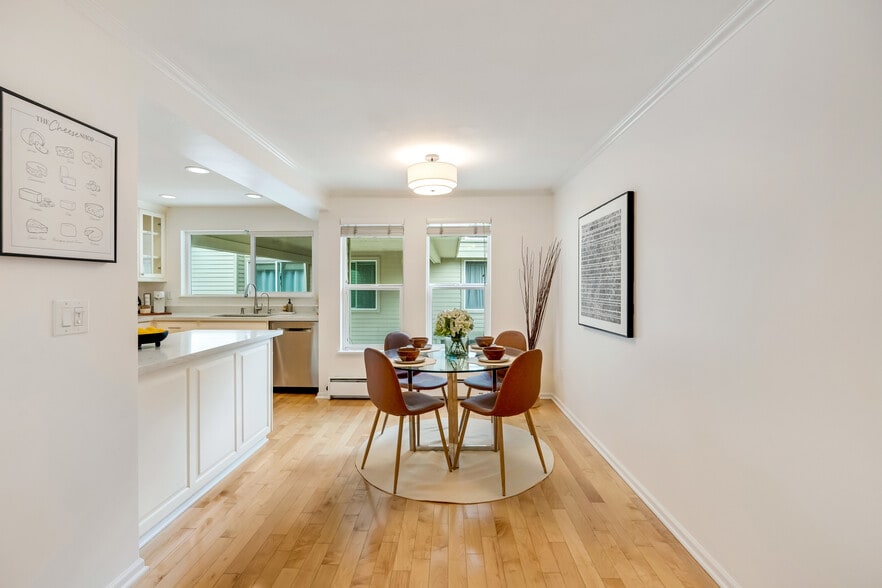 Kitchen/Dining - 202 W Olympic Pl