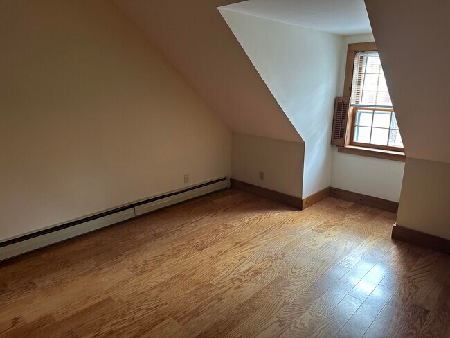 Building Photo - 108 S Bennington Rd